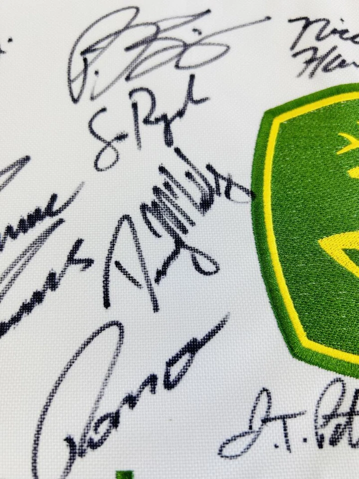 FIRMADA BANDERA DE GOLF CLÁSICA JOHN DEERE ZACH JOHNSON DENNY MCCARTHY AUTÓGRAFO CERTIFICADO DE AUTENTICIDAD K5 Foto 2 de 3