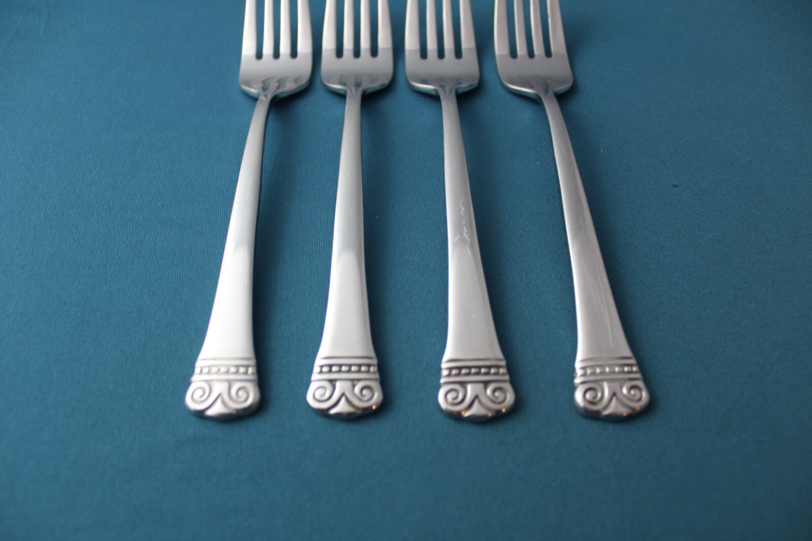 4 Salad Forks Oneida MELODIA 18/10 Stainless Indonesia 7 1/8"
