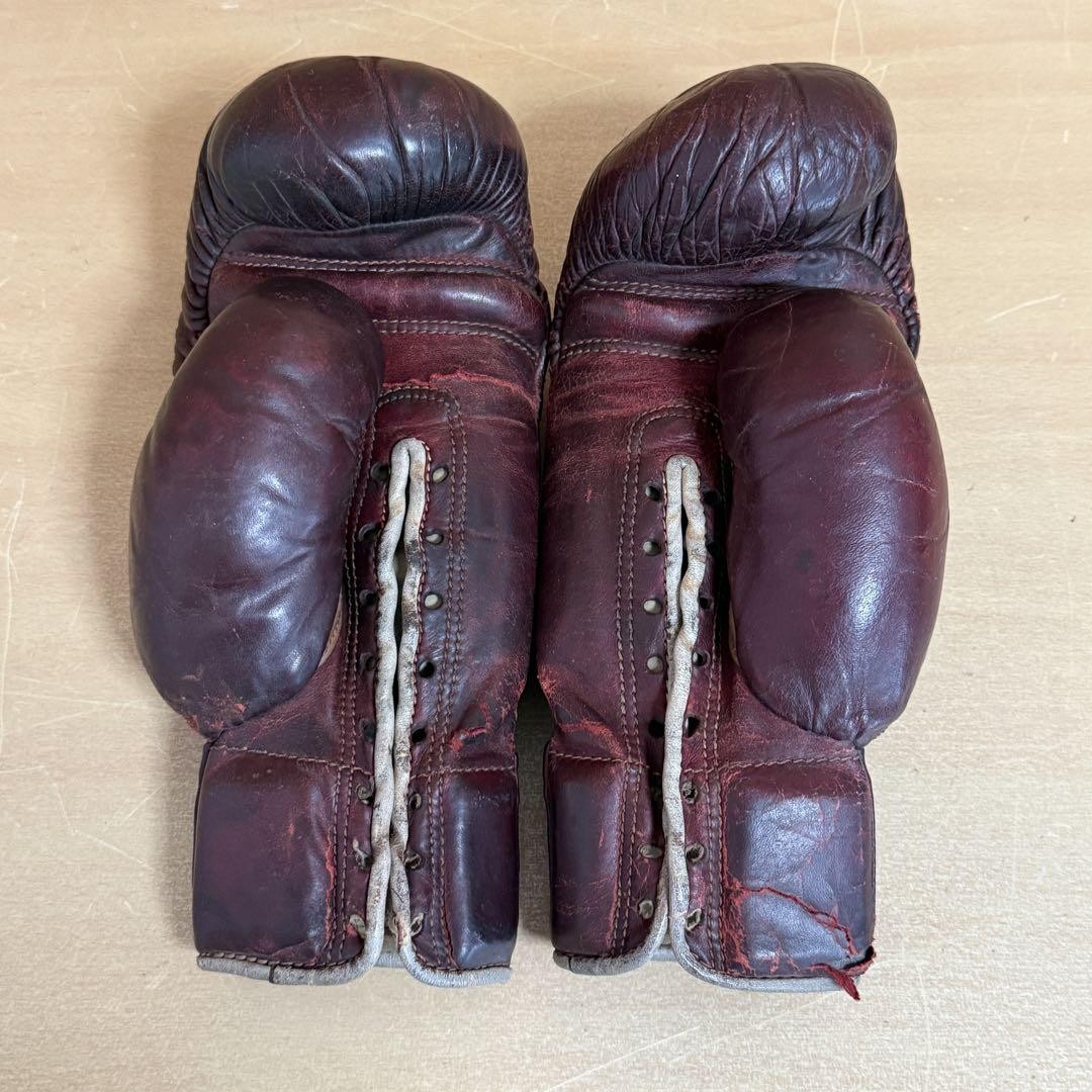 Winning Vintage Boxing Gloves 6 oz Red Lace-up Initial Old