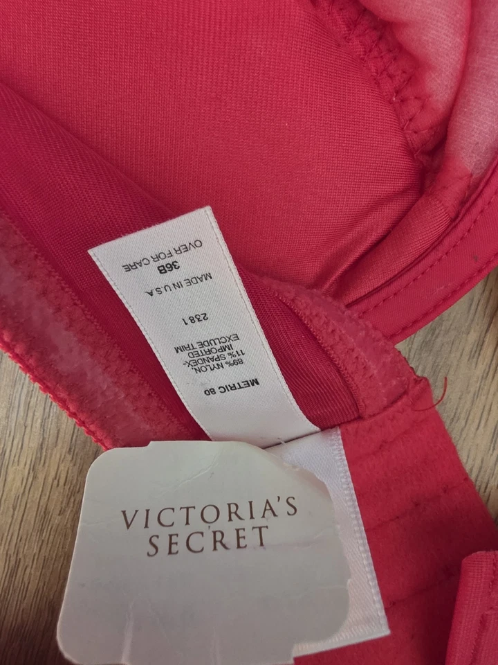 Conjunto de tanga sujetador satinado segunda piel victoria secret rojo sin tirantes Foto 4 de 4