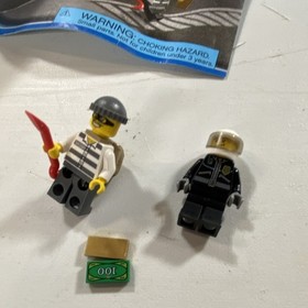 LEGO City Police 7235 Police Motorcycle 32 pcs Foil Pack w/ 2 Minifigs