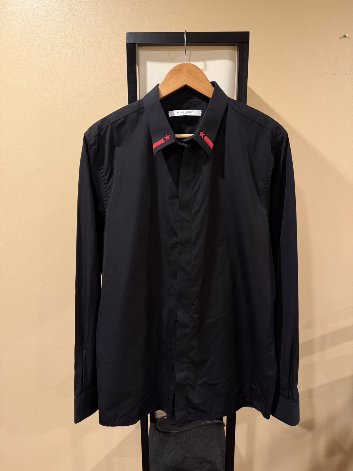 Givenchy Red Star Embroidered Collared Black Butt… - image 1