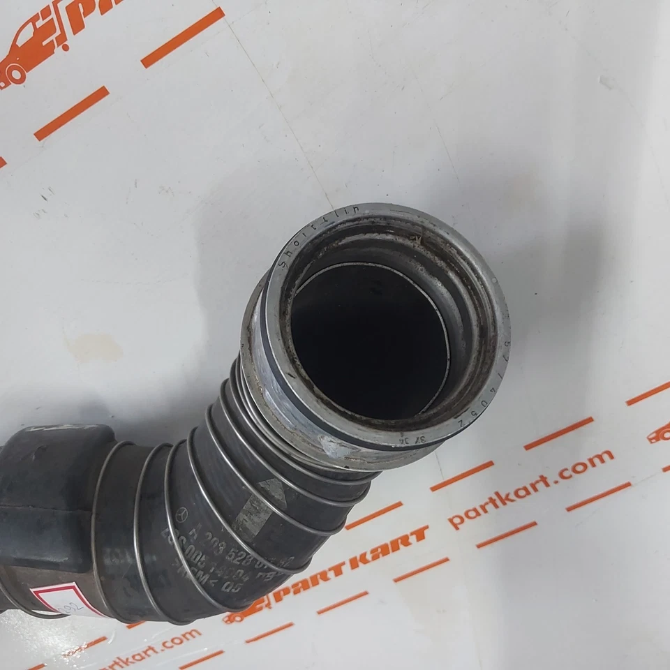 правый шланг промежуточного охладителя для Mercedes Benz класса Cl W203 A2035280782 2001–2007 - Изображение 3 из 4