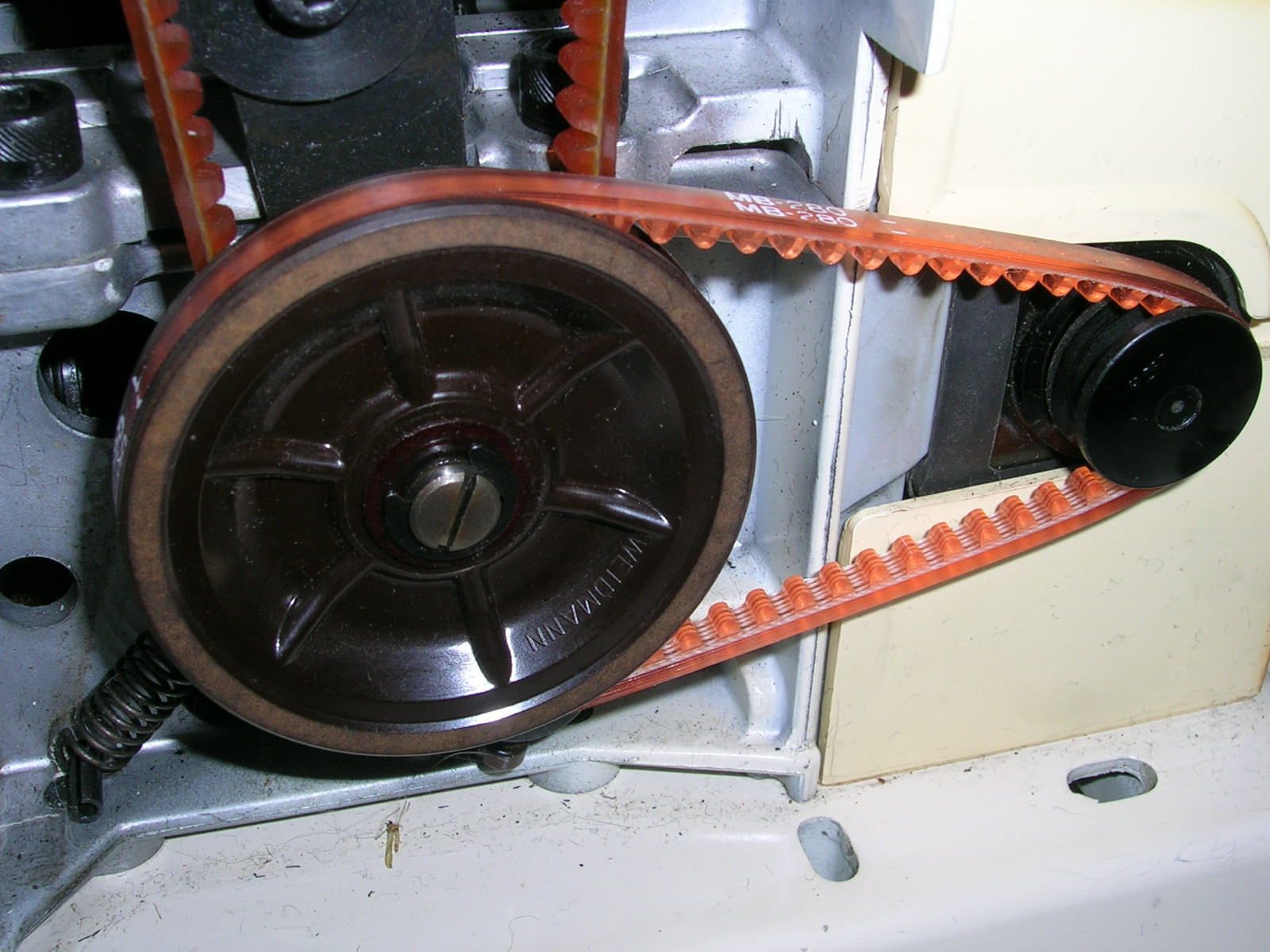 VINTAGE BERNINA 830 SEWING MACHINE REPLACEMENT LOWER MOTOR DRIVE BELT