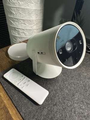 Samsung The Freestyle FHD HDR Smart-TV LED Projector - Weiß