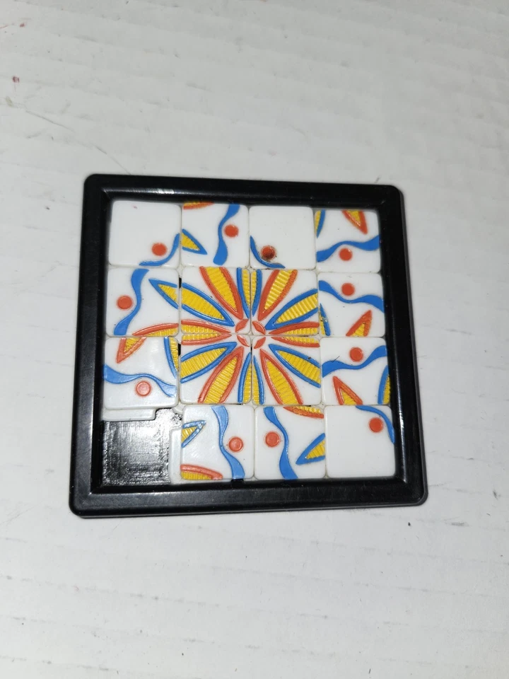 Vintage Set of 2 Sliding Hand Puzzles, Popeye Characters and Rosette - Image 3 of 4