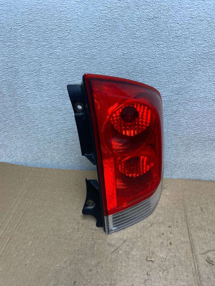 Luz trasera lateral derecha Nissan Armada 2005 a 2015 pasajero OEM V3617 DW Foto 3 de 4