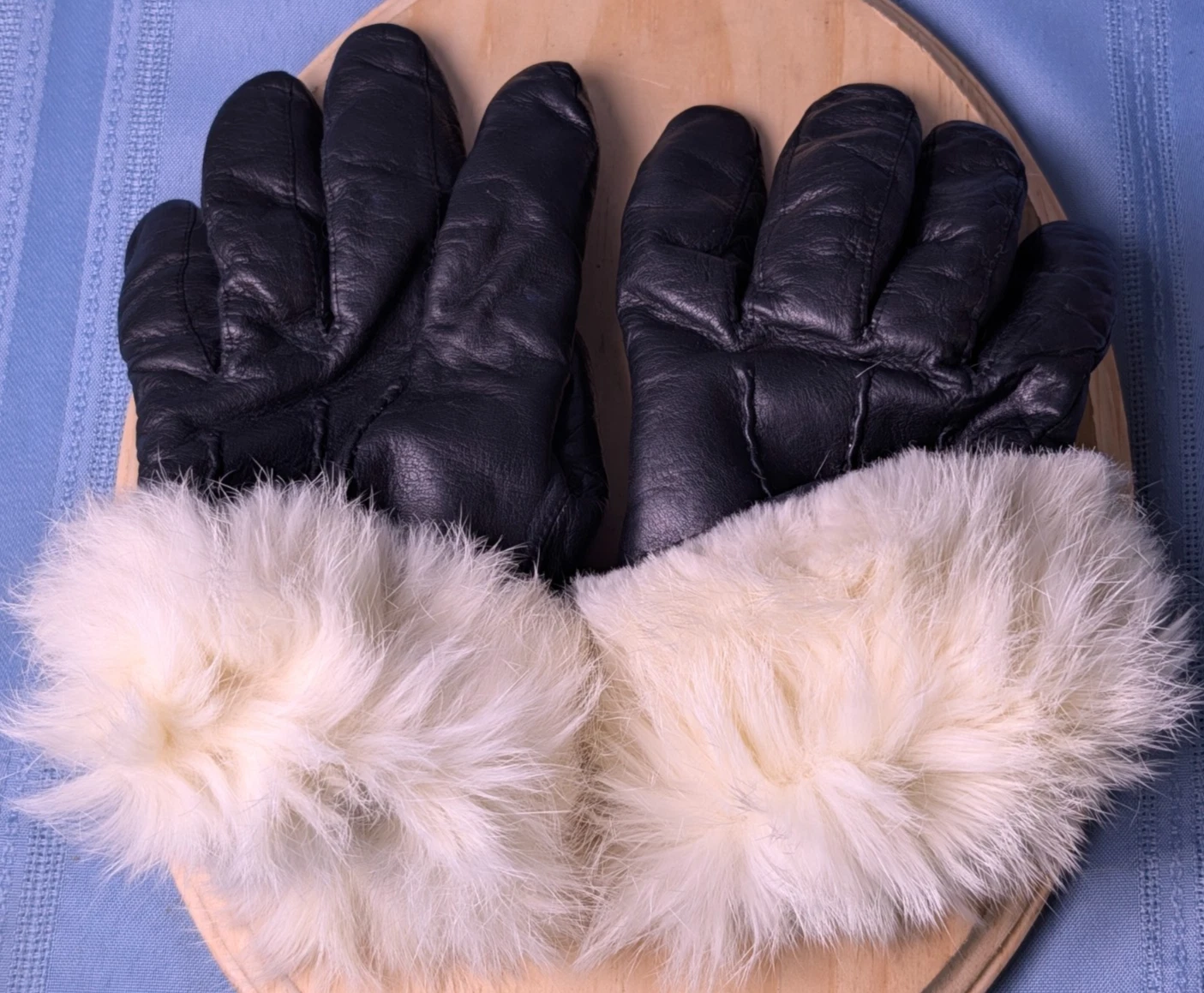 Vintage ARIS 100% Fur Lined Black Leather Winter Gloves Warm Women's 8 SPAIN
Opens in a new window o