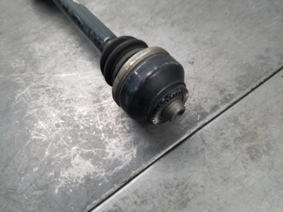 BMW M5 F10 2013 eje trasero derecho CV #6234 Q1 Foto 3 de 4