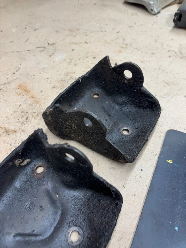 GM OEM BLOQUE MOTOR MONTAJE CONJUNTO PAR C10 K10 K5 Clamshell 350 454 334971 OE Foto 4 de 4