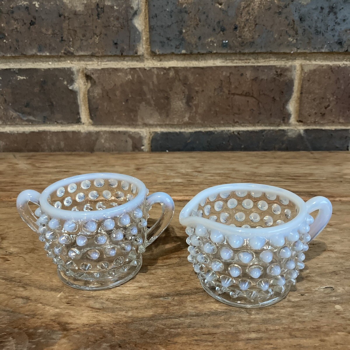 フェントン ムーンストーン ホブネイル オパルーセント Small Fenton Hobnail Opalescent Moonstone Cream & Sugar Set