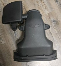2008-2013 Chevrolet Corvette Engine Air Intake Filter Housing Cleaner Gm Oem