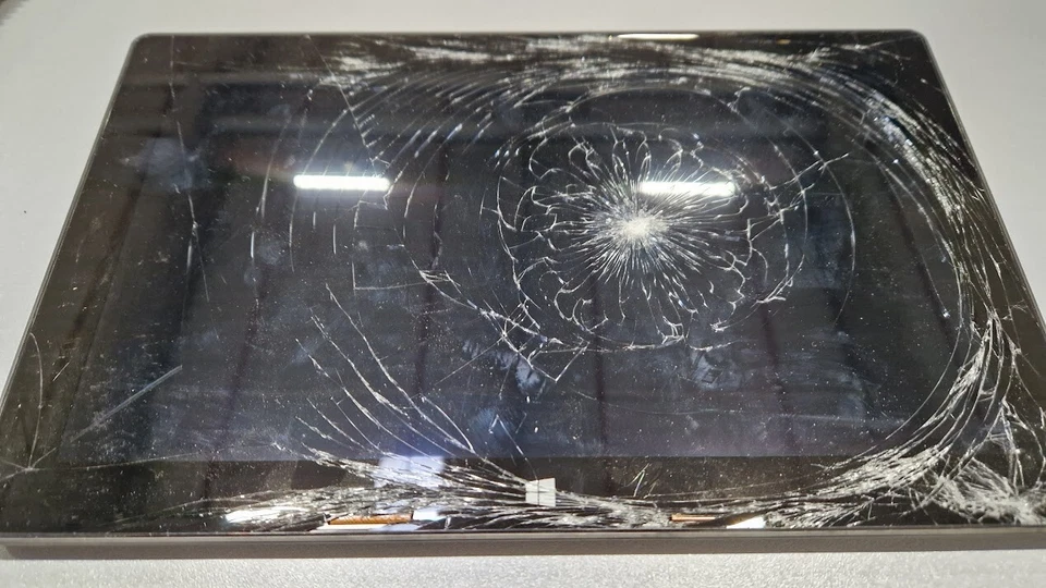 Microsoft Surface 1516 Tablett 2GB RAM 32GB Broken Display Nicht Aktiv Für Prts - Bild 3 von 4