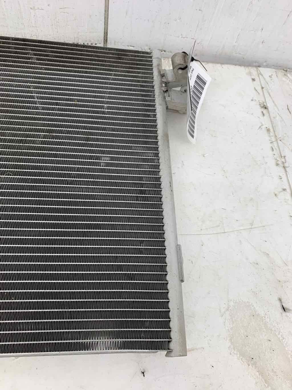 2016 - 2020 BMW 750I G12 OEM 4.4L ENGINE A/C CONDENSER 64539364255 