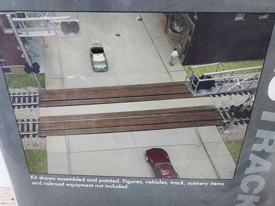 Walthers Railroad 948-83116 MODERN WOOD CROSSING - Package for 2 Tracks HO Scale - Image 3 of 4