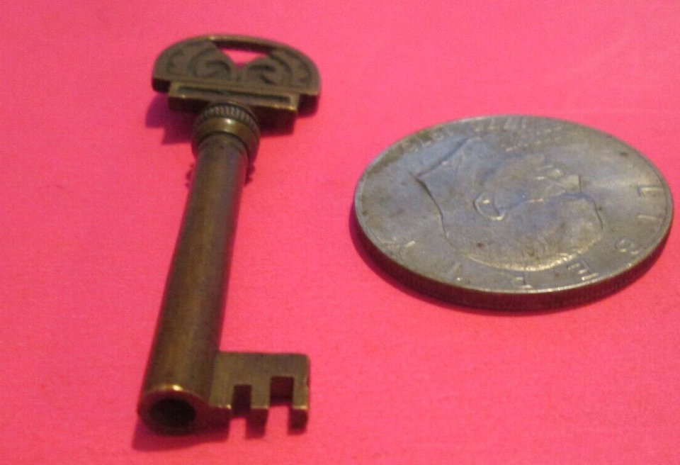 VINTAGE OPEN BARREL BRASS EASTLAKE SKELETON KEY DRESSER KEY