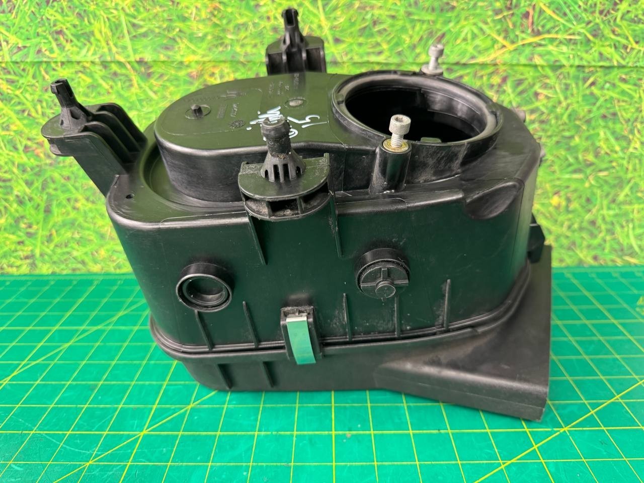 14-17 MASERATI GHIBLI AIR CLEANER FILTER BOX RIGHT SIDE OEM 670001543