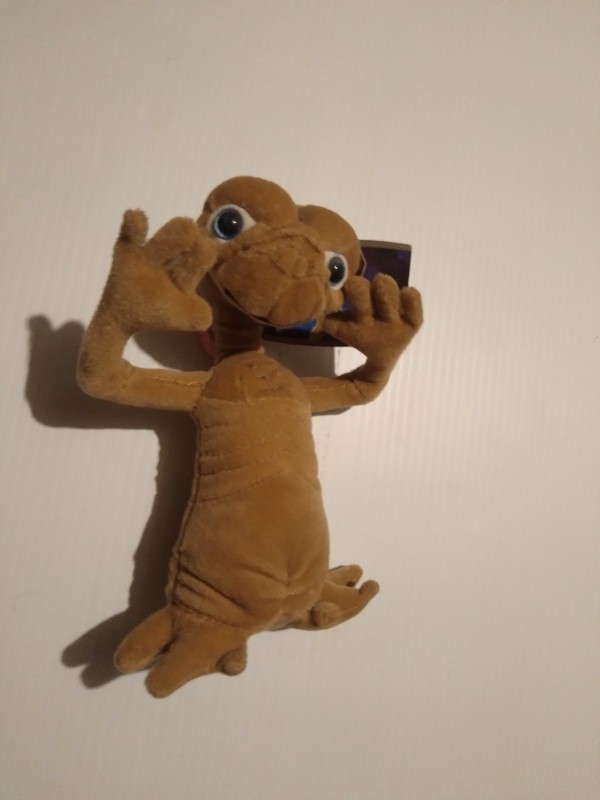 E.T. THE EXTRATERRESTRIAL 8" PLUSH W/ TAGS