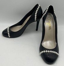 Chanel Black Leather Pearl Trim Gold Cc-Logo Closed Toe Pump sz 39