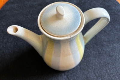Vintage Kaffeekanne Keramik gelb blau gestreift Waku feuerfester Boden 13,5 cm