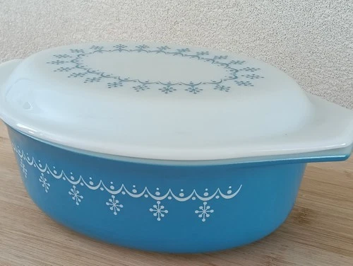 VINTAGE PYREX Casserole Dish Oval with Blue Snowflake Garland 043