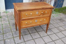 petite commode d époque louis XVI en noyer du 18e siécle