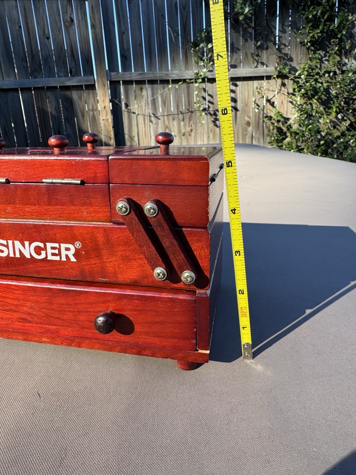 Vintage Singer Wood Sewing Box With Accordion Food Out Drawers & Lots Of Thread