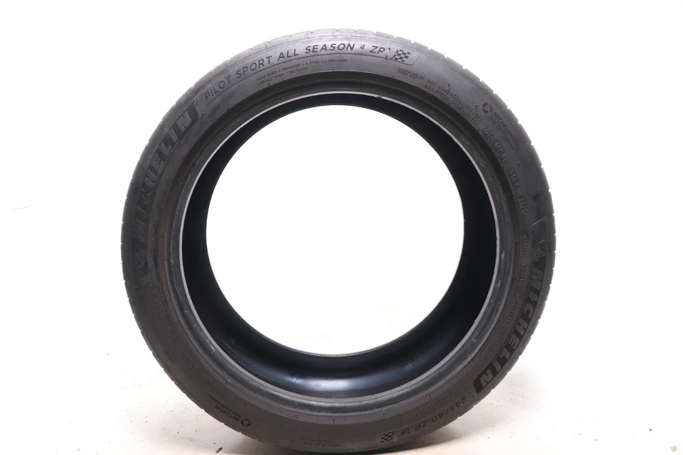 Michelin Pilot Sport 245/40ZR18 usado toda la temporada 4 ZP - 93Y - 9,5/32 Foto 4 de 4