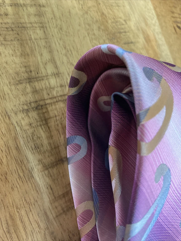 Kenneth Cole NY Para hombres MAUVE Paisley Seda Corbata Cuello 59” X 4” HERMOSA Foto 3 de 4