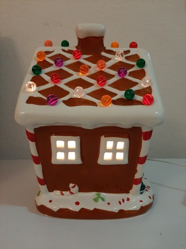 Gingerbread House With Lights. New In Box - Picture 5 of 6