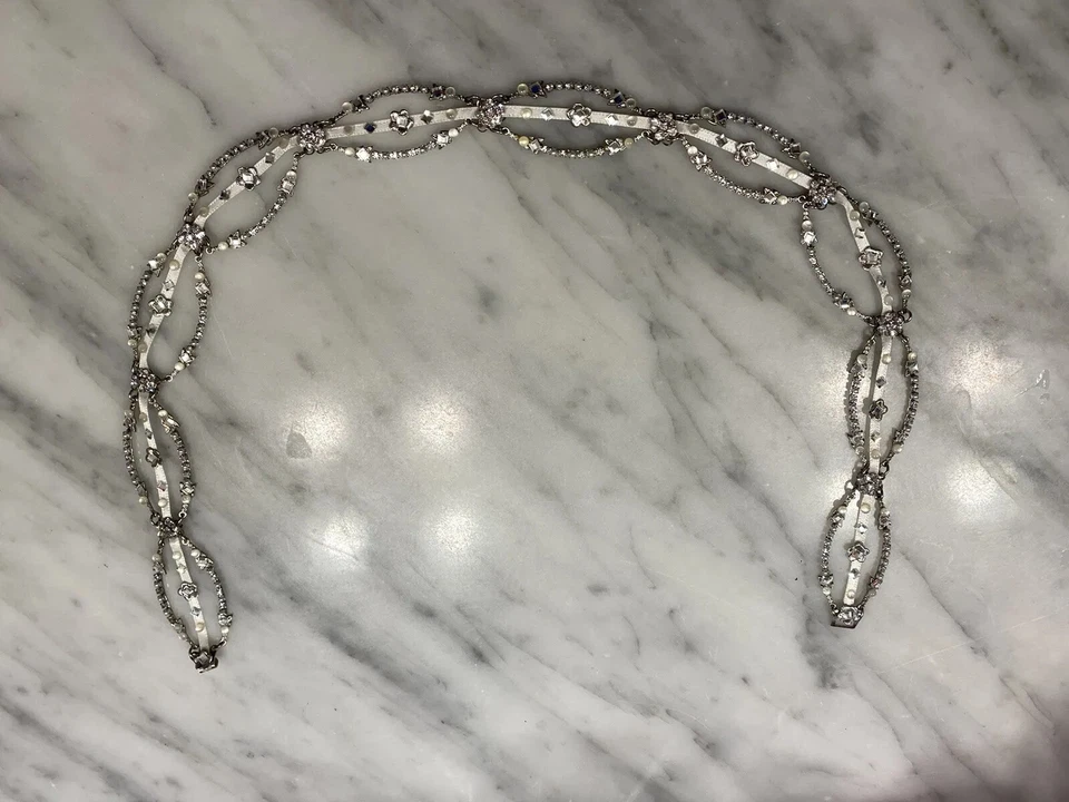 Tocado Floral Maria Elena Halo Nupcial Tono Plata Con Cristales Swarovski Foto 2 de 4