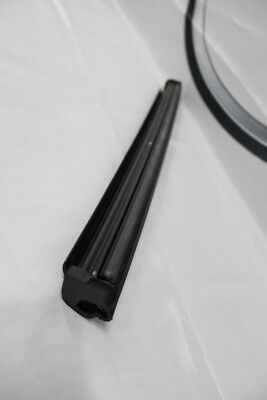 OEM MB SLK R172 Roof Right Side Retractable Sealing A1727901898 