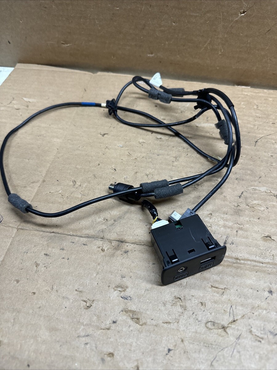 SUBARU USBユニットセット 2010 2011 Subaru Impreza Center Console Radio AUX USB Port Harness