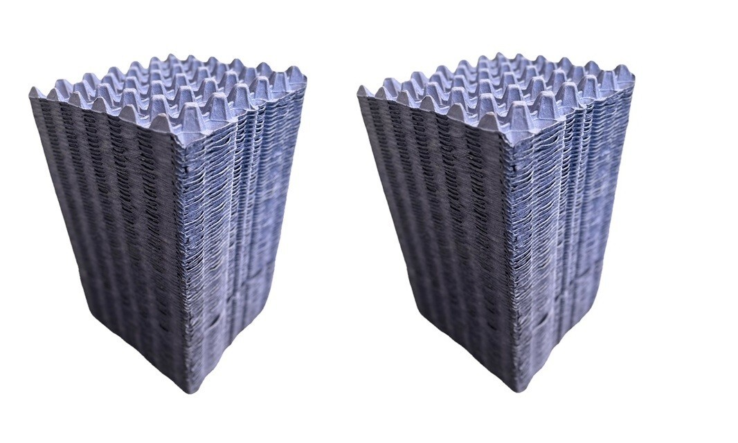 LARGE BUNDLE PACK OF 154 EGG TRAYS - BLUE - CRATES HOLD 30 eggs