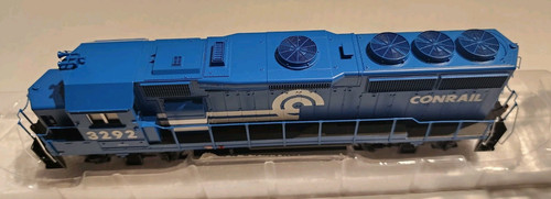 Athearn Roundhouse HO Scale GP40-2 Diesel Conrail #3292 DCC Ready - Picture 2 of 9