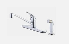 Rubinetto cucina standard maniglia singola Glacier Bay cromato con spruzzatore laterale bianco