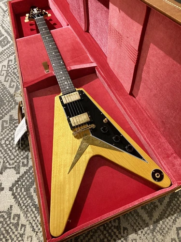 Gibson Custom Shop 58 Korina Flying V Reissue Black Pickguard Gold Parts, a3474