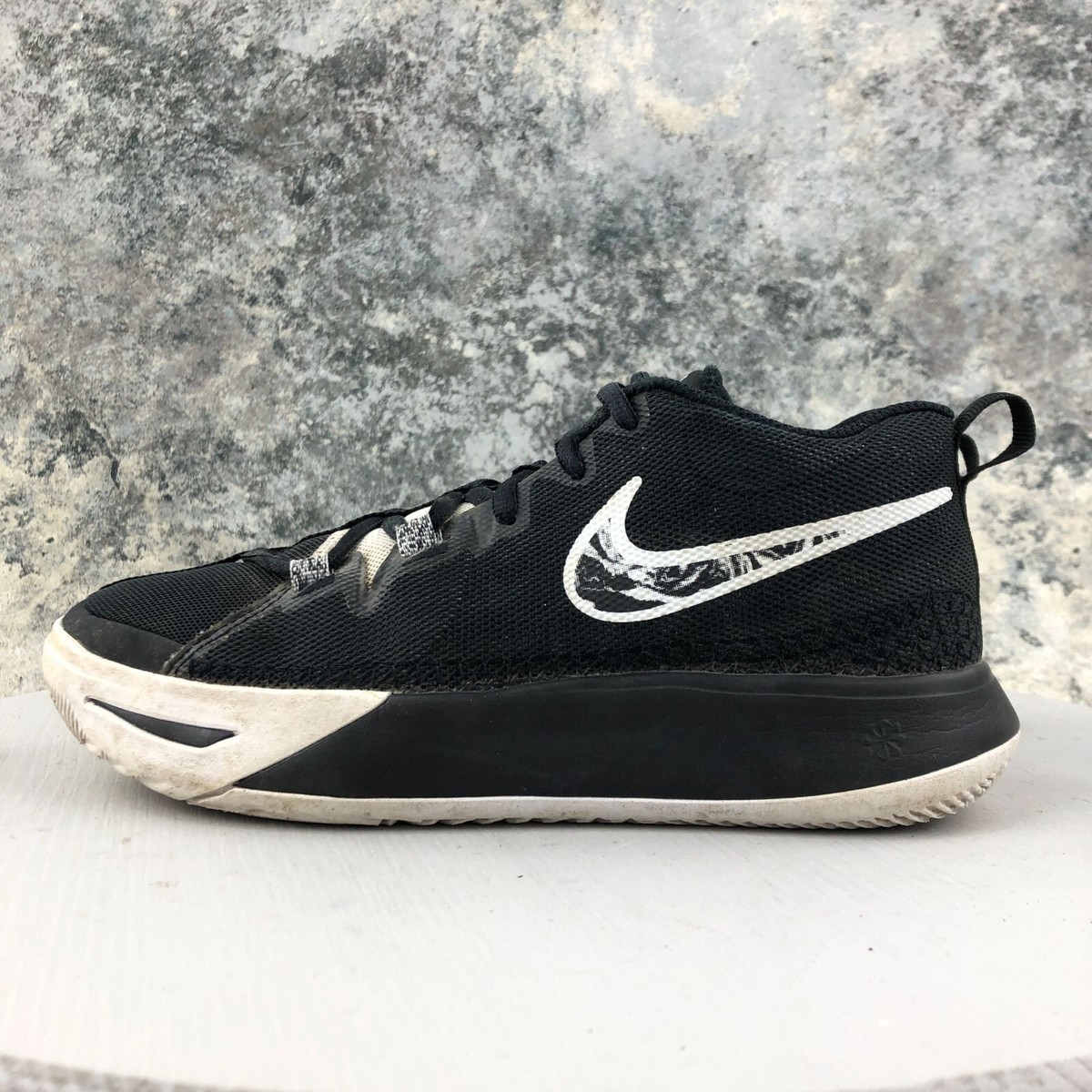 Nike Boys Size 6Y Kyrie Irving Flytrap 6 Black White Basketball