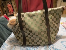 NEW, CUTE  ADORABLE TOP PAW LT BROWN WT DARK BROWN DESIGN DOGGIE/KITTY CARRIER