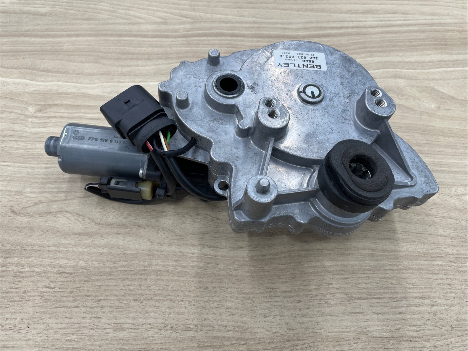 2009 BENTLEY CONTINENTAL TRUNK DECK LID POWER MOTOR  ACTUATOR OEM 3W0827852E ￼