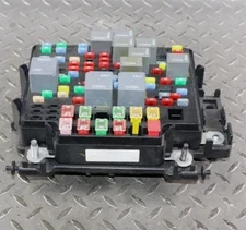 2003-2005 Chevy Silverado 1500 Engine Fuse Box Assembly OEM With Warranty