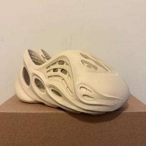 infant yeezy foam runner