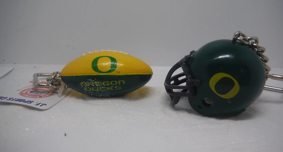 J.F. Par deportivo de llaveros Oregon Ducks. Foto 2 de 4