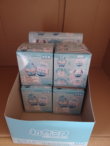 Estuche de 6 Llavero de Peluche Hatsune Miku x Cinnamoroll Fuwakorori Caja Ciega Misteriosa - Imagen 2 de 6