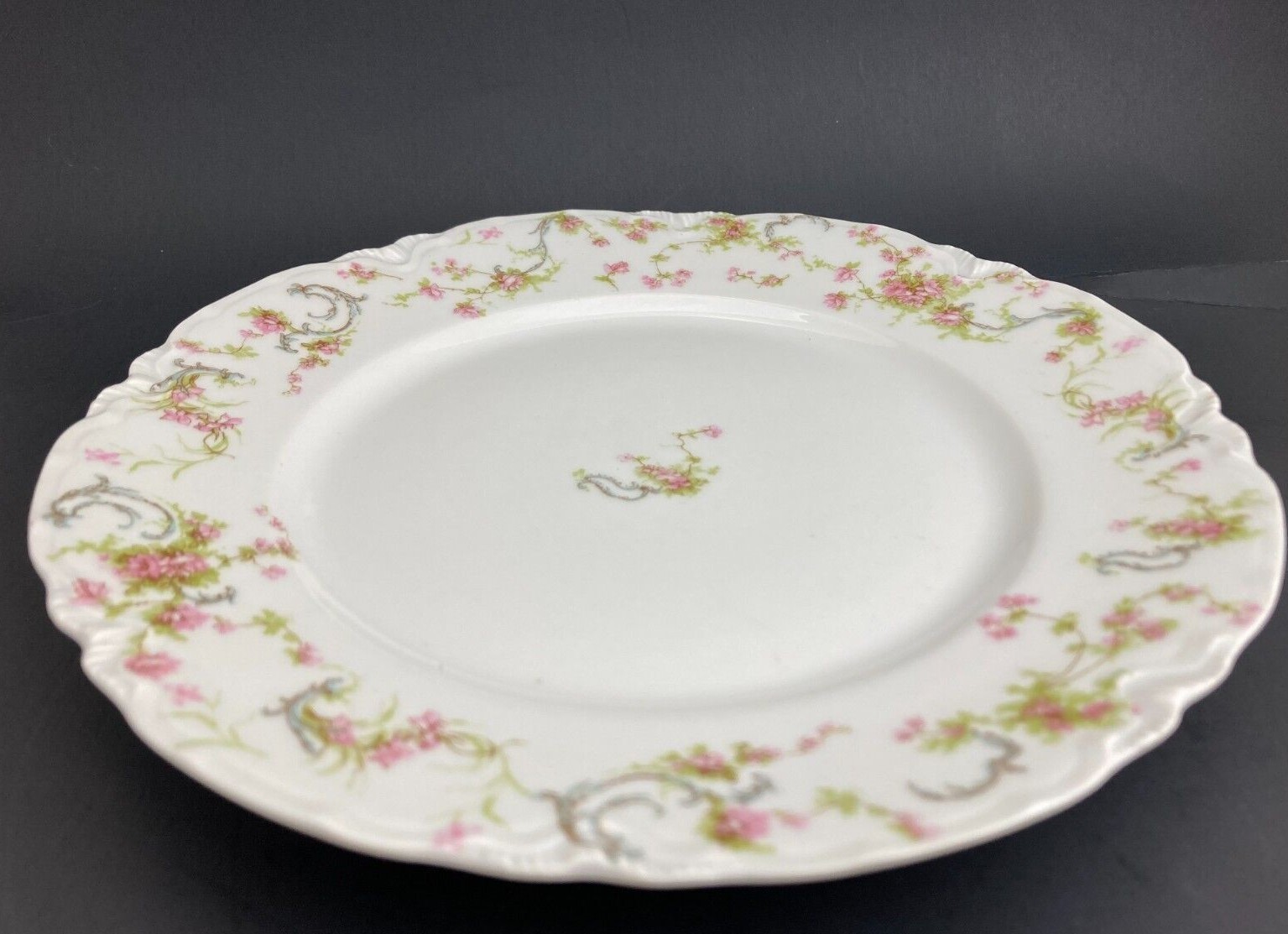 Haviland Limoges Dinner Plate Schleiger 57A-1 France 9 5/8"
