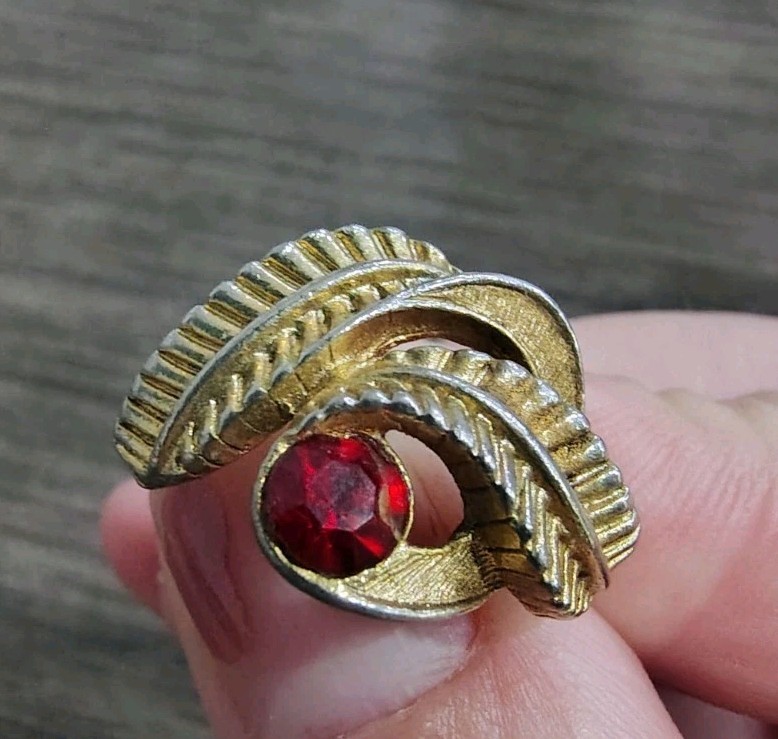 Vintage Signed CORO Ruby  Cocktail RING  Goldtone… - image 1
