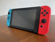 Nintendo Switch HAC-001(-01) 32GB Red/Blue Joy-Con + Case Charger