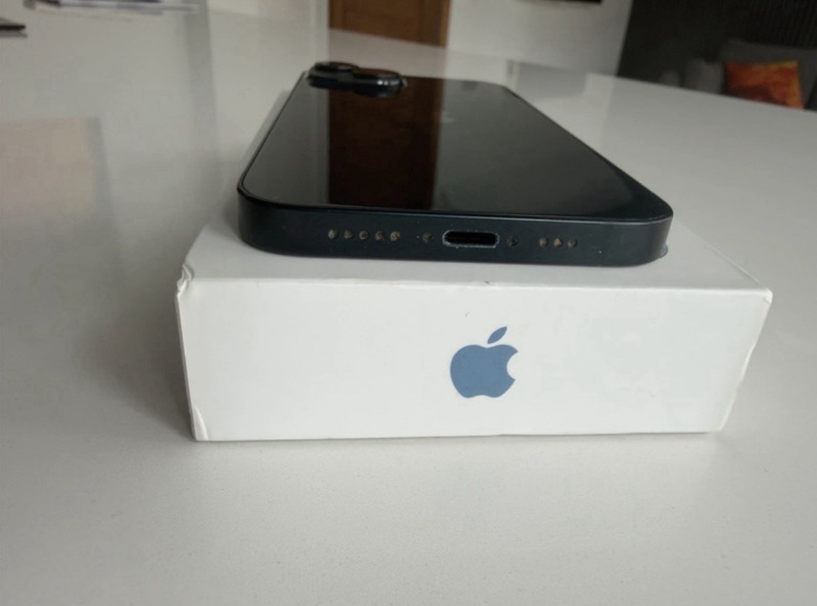 Genuine iPhone 14 256GB Unlocked Excellent Condition With Box