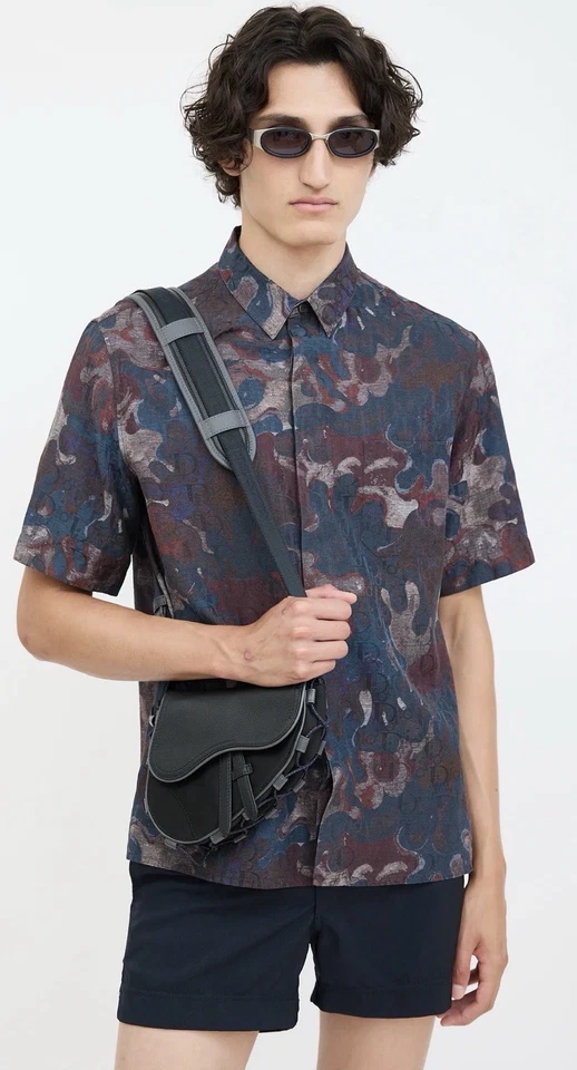 Bolso Saddle Dior x Sacai - Bandolera de piel de becerro granulada negra (edición limitada) Foto 3 de 4