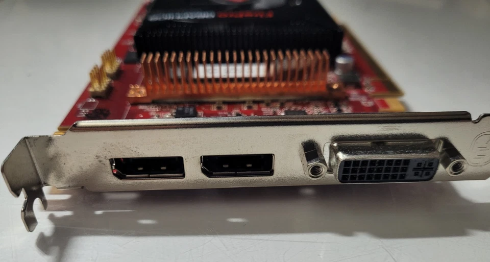 AMD FirePro W5000 2GB GDDR5 PCIe x16 2xDisplayPort DVI Graphics Video Card - Image 3 of 4
